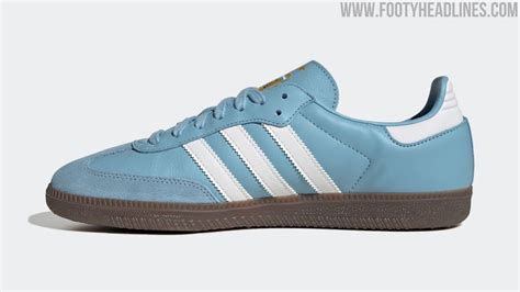 donkerblauw adidas samba|Adidas Samba boots.